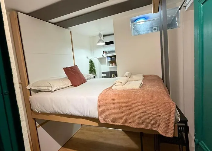 For Two - Perfect Location Close To Metro *