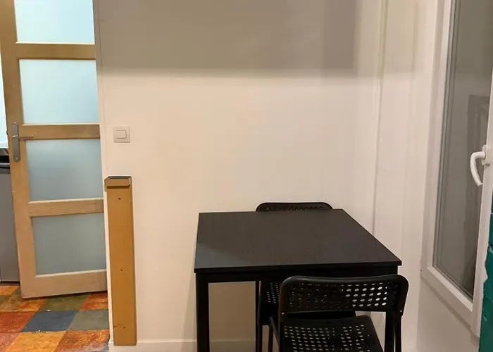 For Two - Perfect Location Close To Metro